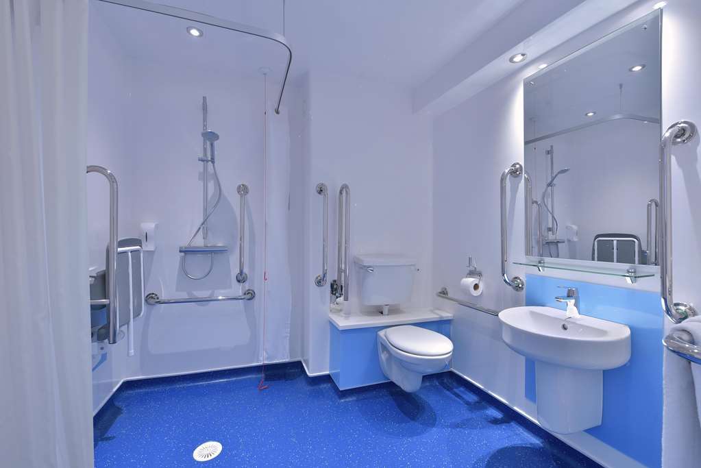 Travelodge Cheltenham Quarto foto