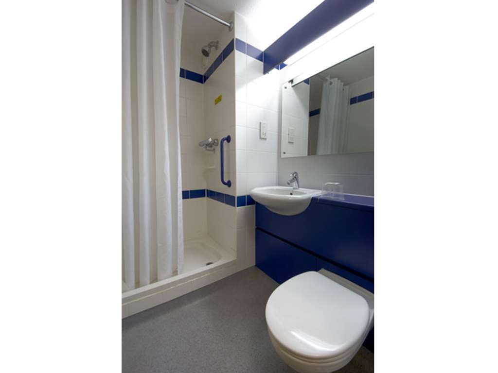 Travelodge Cheltenham Quarto foto